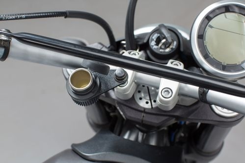 Befestigungsblech für Zigarettenanzünder M8