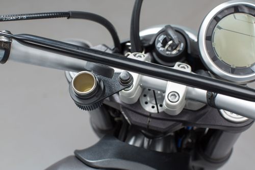 Befestigungsblech für Zigarettenanzünder M8